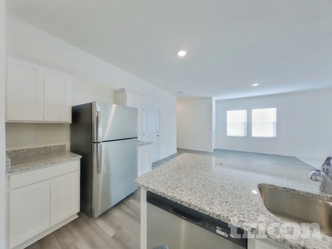 Photo - 1066 Large Poppy Dr