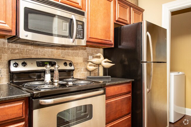 2 BR, 2BA