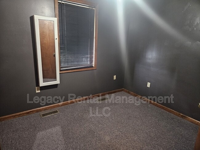 Photo - 341 W 20th St