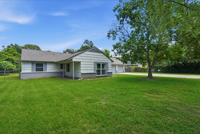 Building Photo - 14906 Quaking Aspen Dr