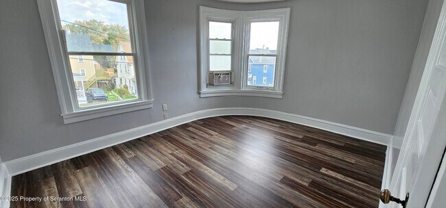 Photo - 123 Oak St