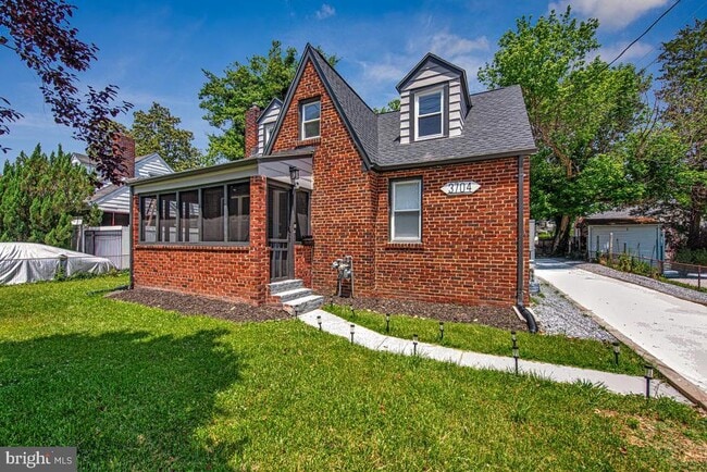 Photo - 3704 Hamilton St