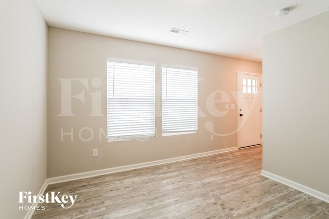 Photo - 1691 Eastbrook Dr N