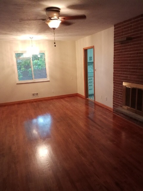 Photo - 690 Gordon Dr