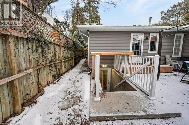 Photo - 214 Main St E