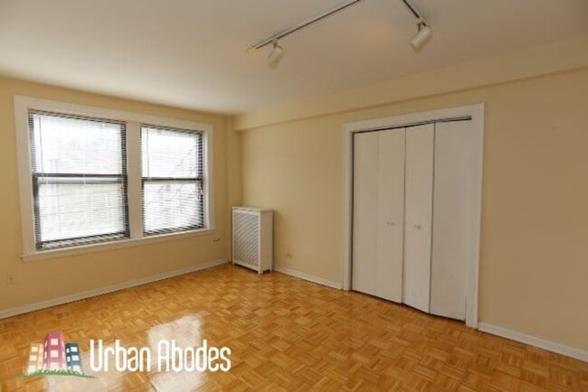 Photo - 727 W Belmont Ave Unit J02W
