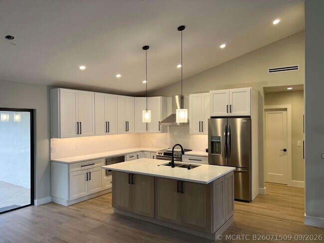199 SW 15th Ct