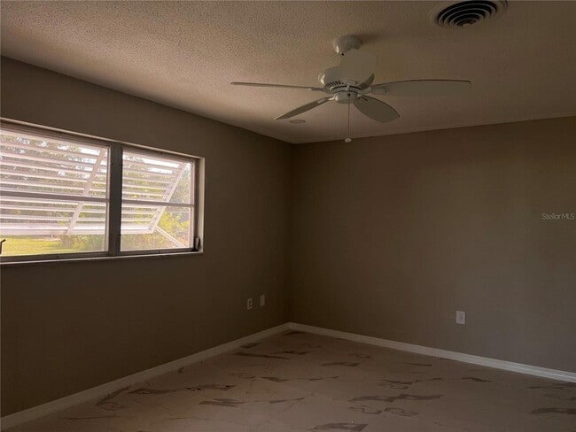 Photo - 639 E Dearborn St