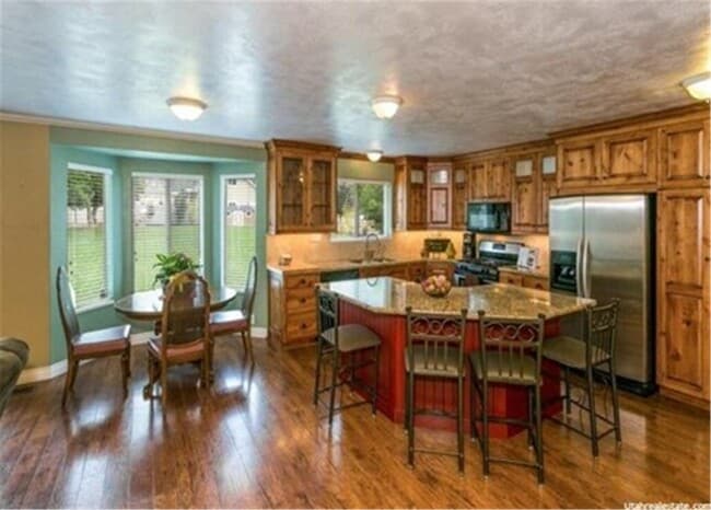 Photo - 1243 S Main St