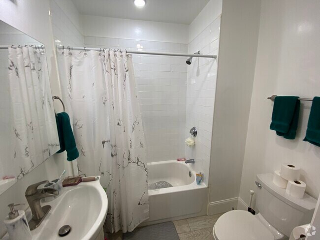 Building Photo - 39 Cross St Unit 1 Rental