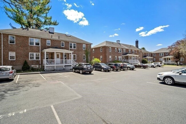 Photo - 23 Hammond Pond Pkwy Unidad 2 Rental