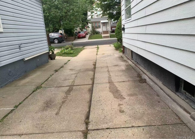 Photo - 91-30 71st Rd