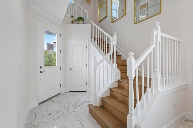 Photo - 16181 Oakview Dr