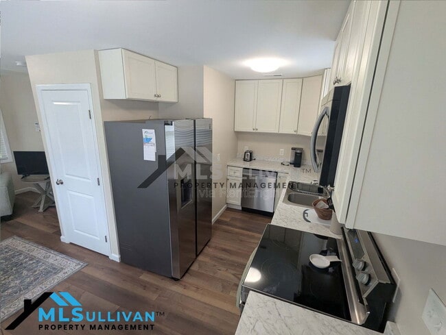 Photo - 2130 Sovereign St