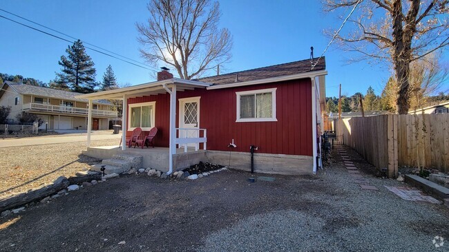 Building Photo - Cozy Studio on Corner Lot with All Utiliti... Rental