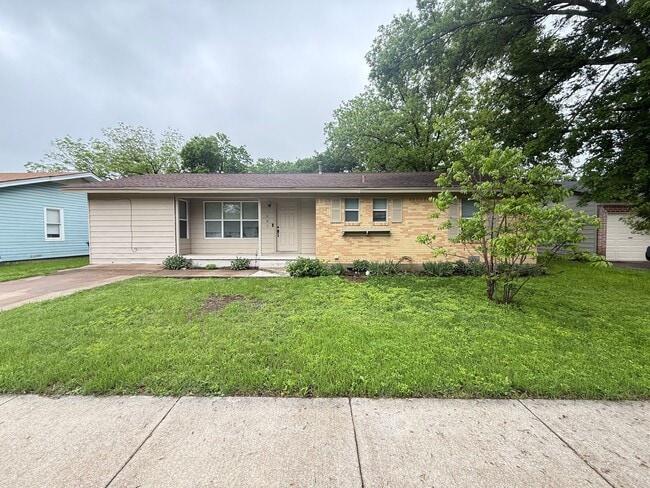 Building Photo - NEW IN MANAGEMENT - COMING SOON!