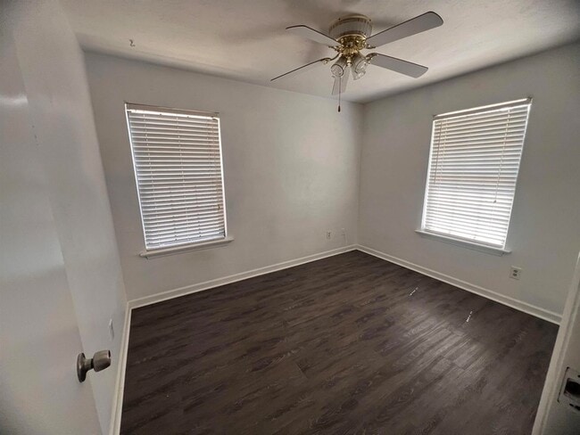 Photo - 2201 Timberwood Cir N