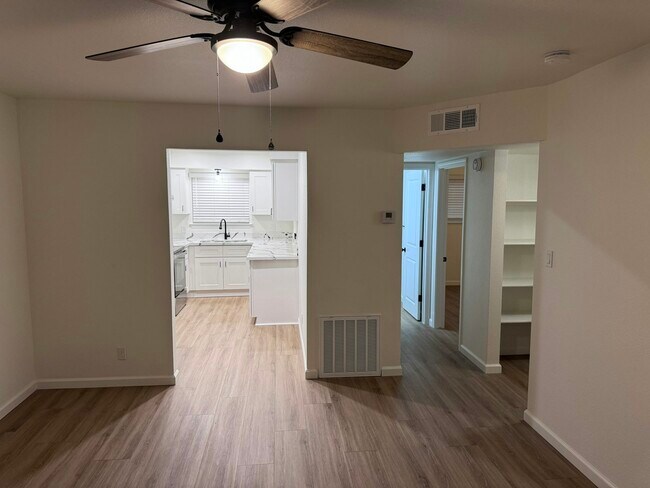 Photo - 2118 N Glenn Ave Unidad 2130 N. Glenn Ave