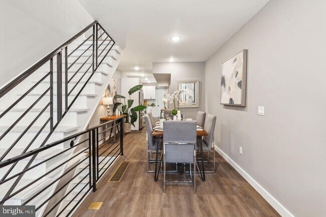 Photo - 2536 N Lee St