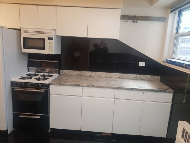 Photo - 100 W 57th St Unit 19B