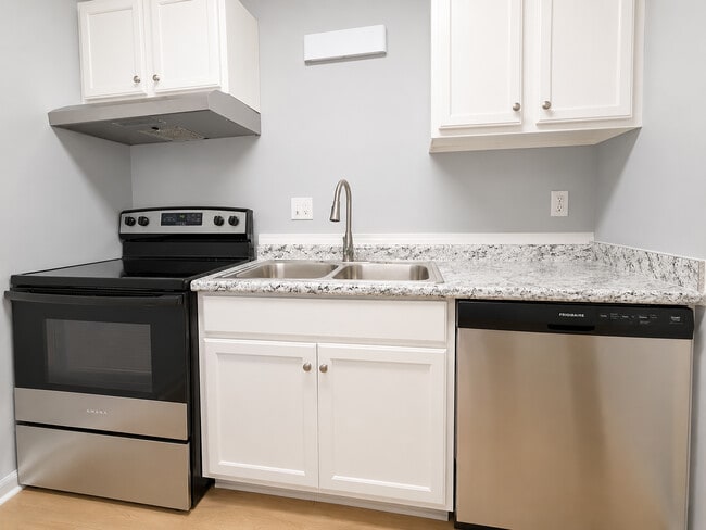 Glen Oaks Luxury Apartment Homes