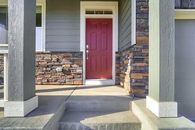 Photo - Gorgeous 4 bed, 3 bath, loft and an office!