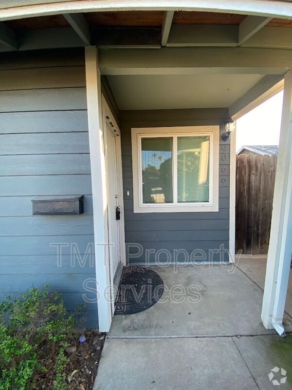 Building Photo - 9066 Salmon Falls Dr Rental