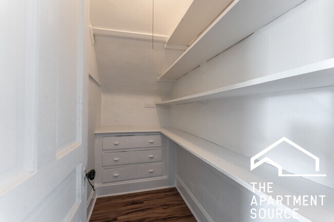 Photo - 2853 W Dickens Ave Unit 2