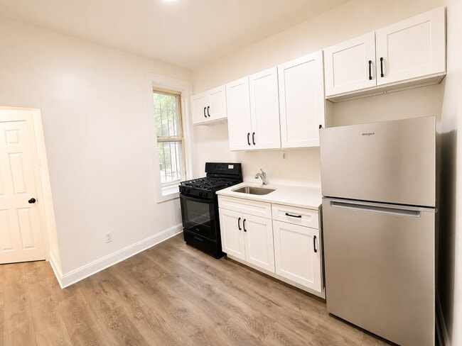 Building Photo - 2022 W Ontario St Unit 2