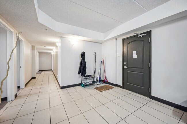 Photo - 110 University Ave W