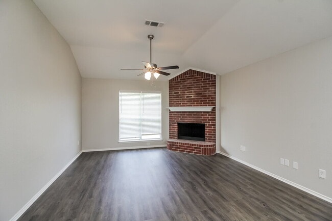 Photo - 900 Springfield Dr