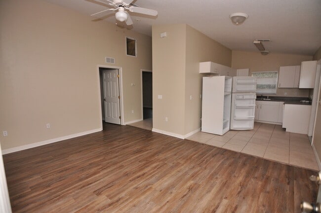 Building Photo - 5846 8th St Unit 5846