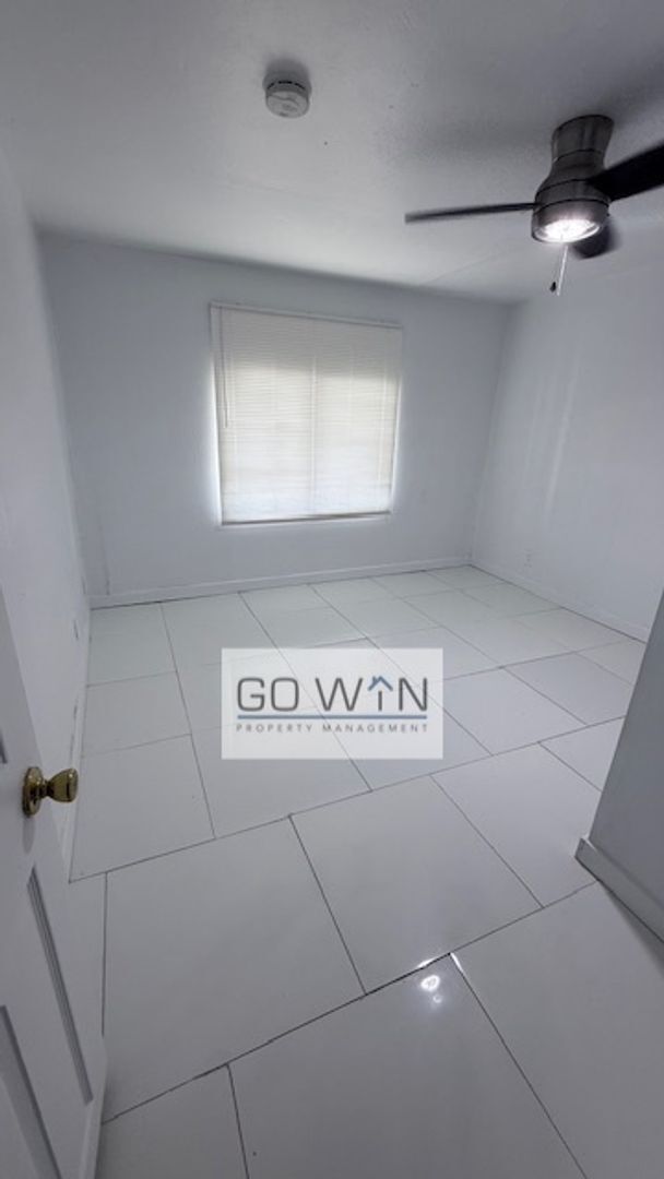 Photo - 8422 W Jefferson St Unidad Front House