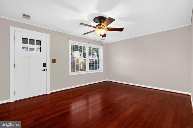 Photo - 333 Magothy Beach Rd