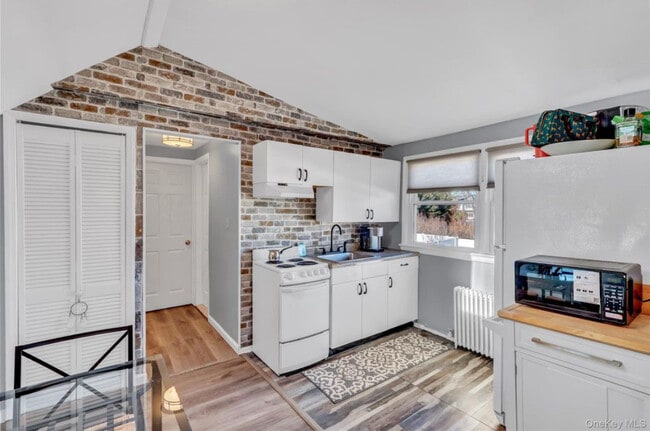 Photo - 233 Sears Rd Unit Second Floor