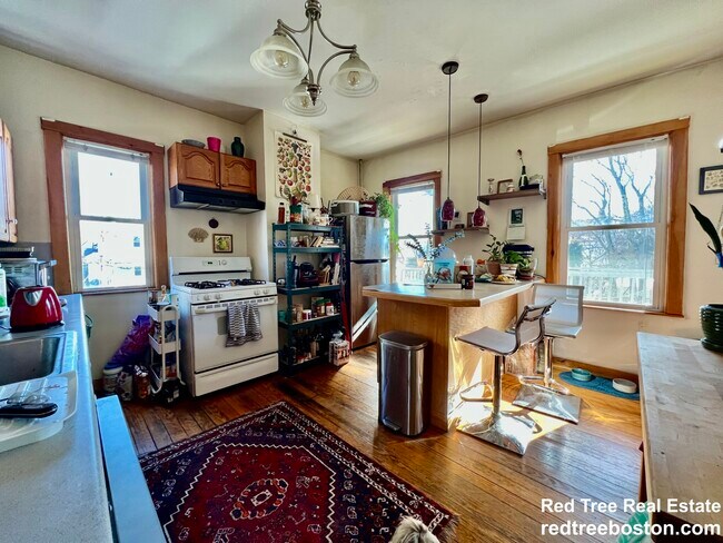 Photo - 346 Faneuil St Unidad 2