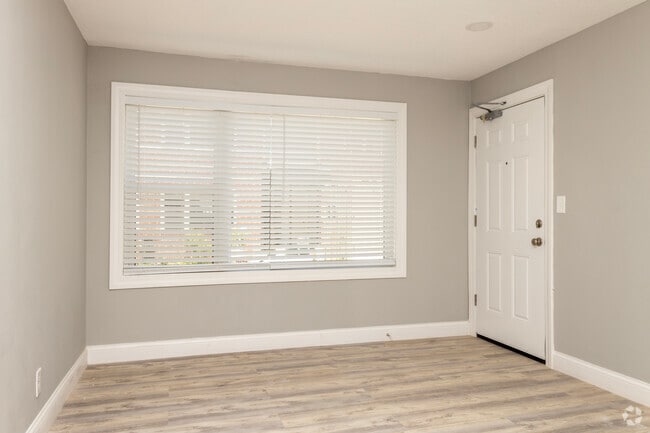 1BR, 1BA - 960SF