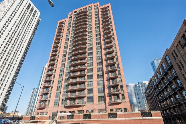 Building Photo - 330 N Jefferson St Unit 1408 Rental