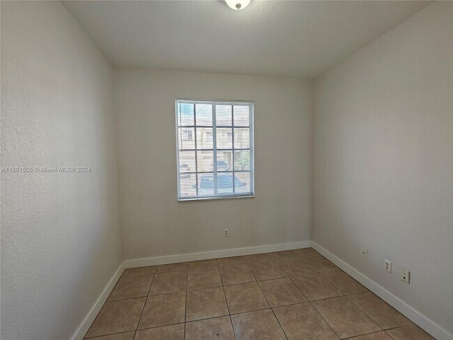 Photo - 2031 Nassau Dr