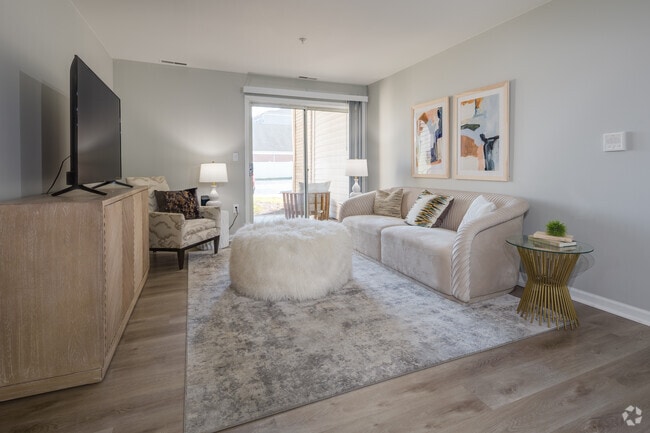 Building Photo - Evergreen Luxury Apartments
