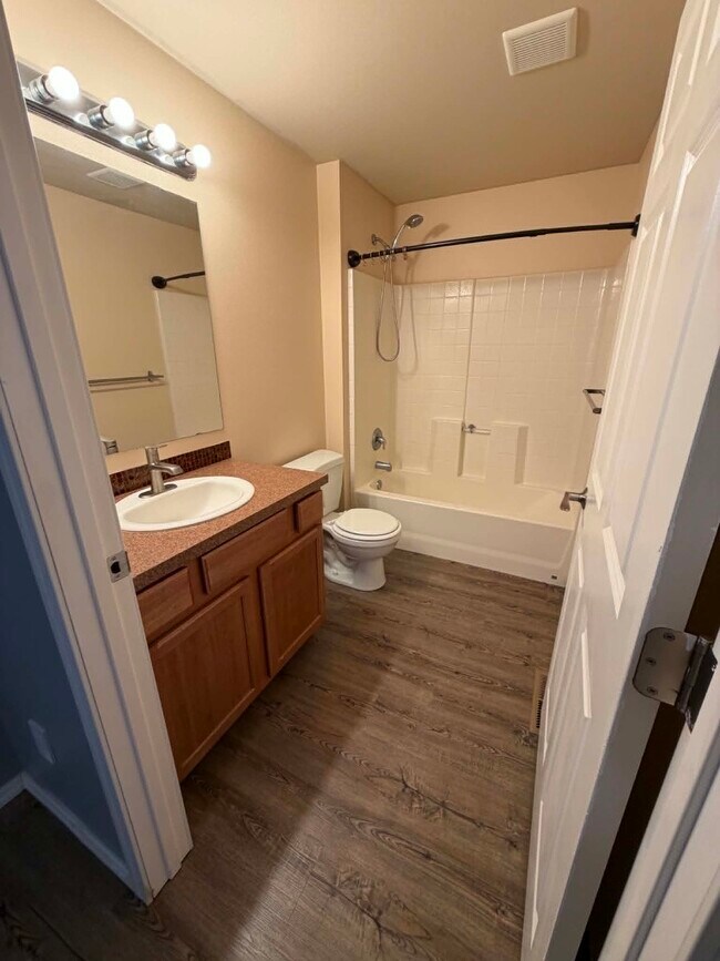Photo - 16651 Greenleaf Ave SE