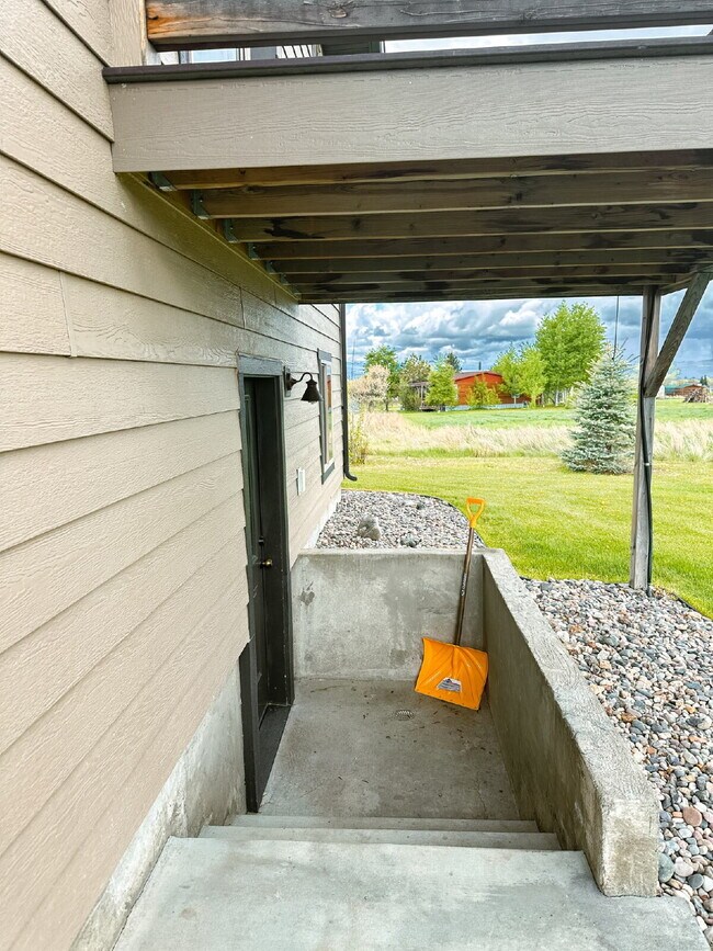 Photo - 3 Bedroom, 1 Bathroom Lower Level Duplex Unidad B