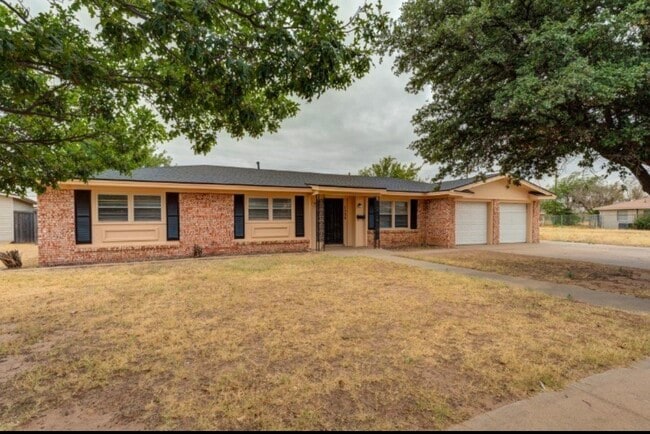 Photo - 1506 E 2nd St