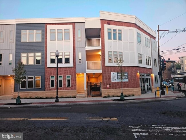 Building Photo - 200 Hamilton Ave Rental