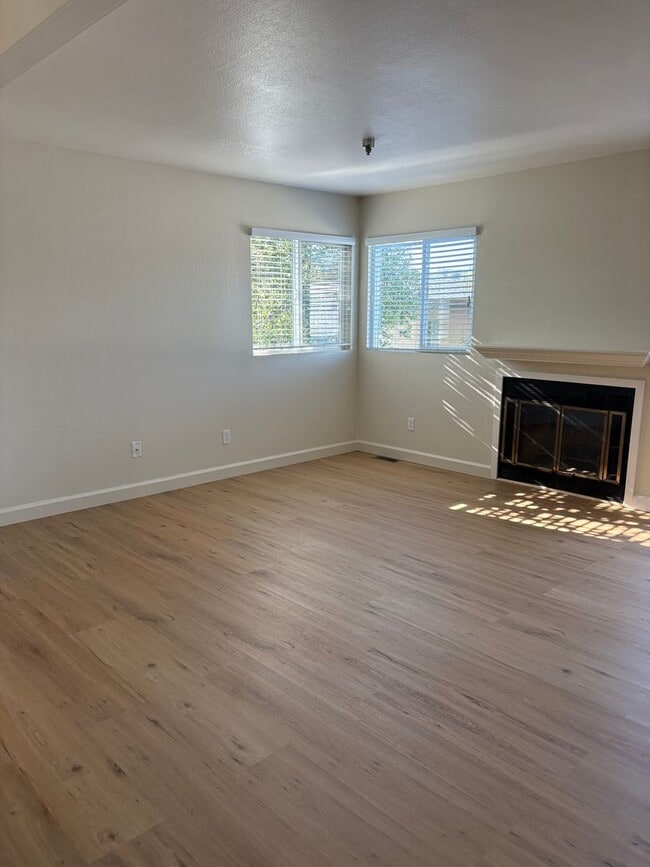 Photo - Great West Petaluma 2/1.5 Home - 422B Upham Street