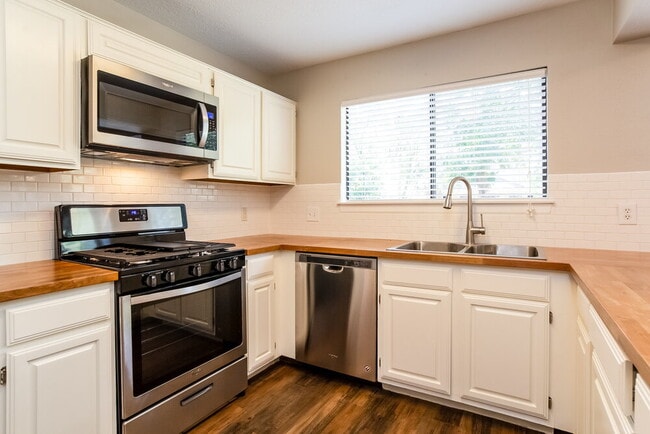 2607 Hidden Garden Dr