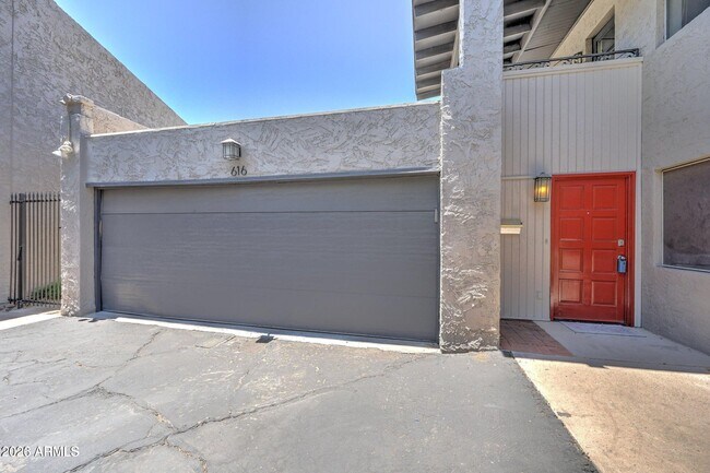 Building Photo - 616 E Manzanita Dr