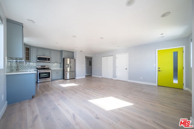 Building Photo - 11318 Miranda St Unit 1/2