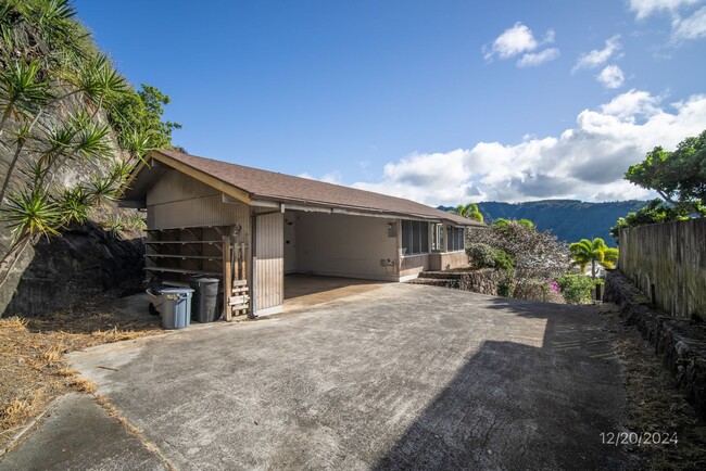 $5,500 / 4br - 4 BED 2.5 BATH HOME IN MANOA - $5,500 / 4br - 4 BED 2.5 BATH HOME IN MANOA