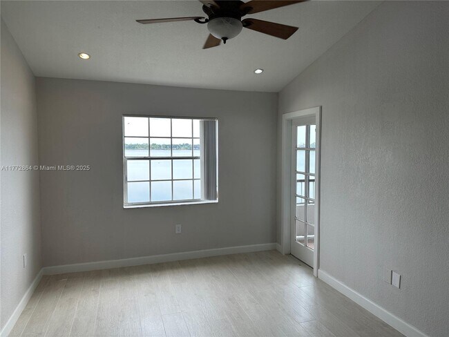 Photo - 2831 N Oakland Forest Dr